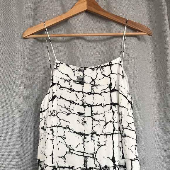 Olive Oak Marbled Open Back Dress - Picture 4 of 7